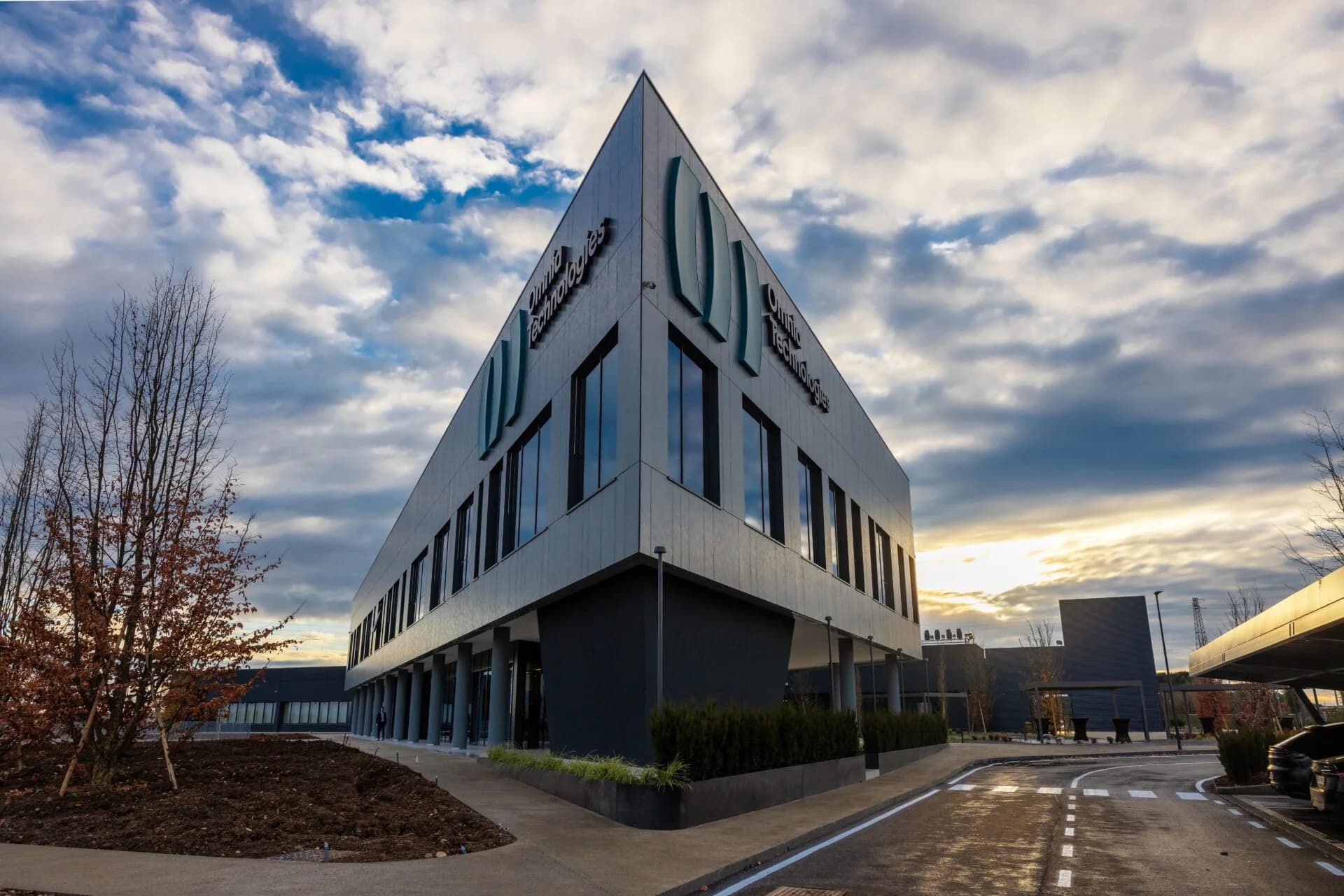 OMNIA TECHNOLOGIES INAUGUREAZĂ NOUL SEDIU CENTRAL